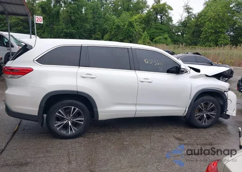 2018 Toyota Highlander Le/Le Plus z USA, uszkodzony, nr VIN 5TDBZRFH4JS495995
